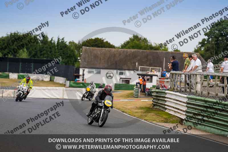 Vintage motorcycle club;eventdigitalimages;mallory park;mallory park trackday photographs;no limits trackdays;peter wileman photography;trackday digital images;trackday photos;vmcc festival 1000 bikes photographs